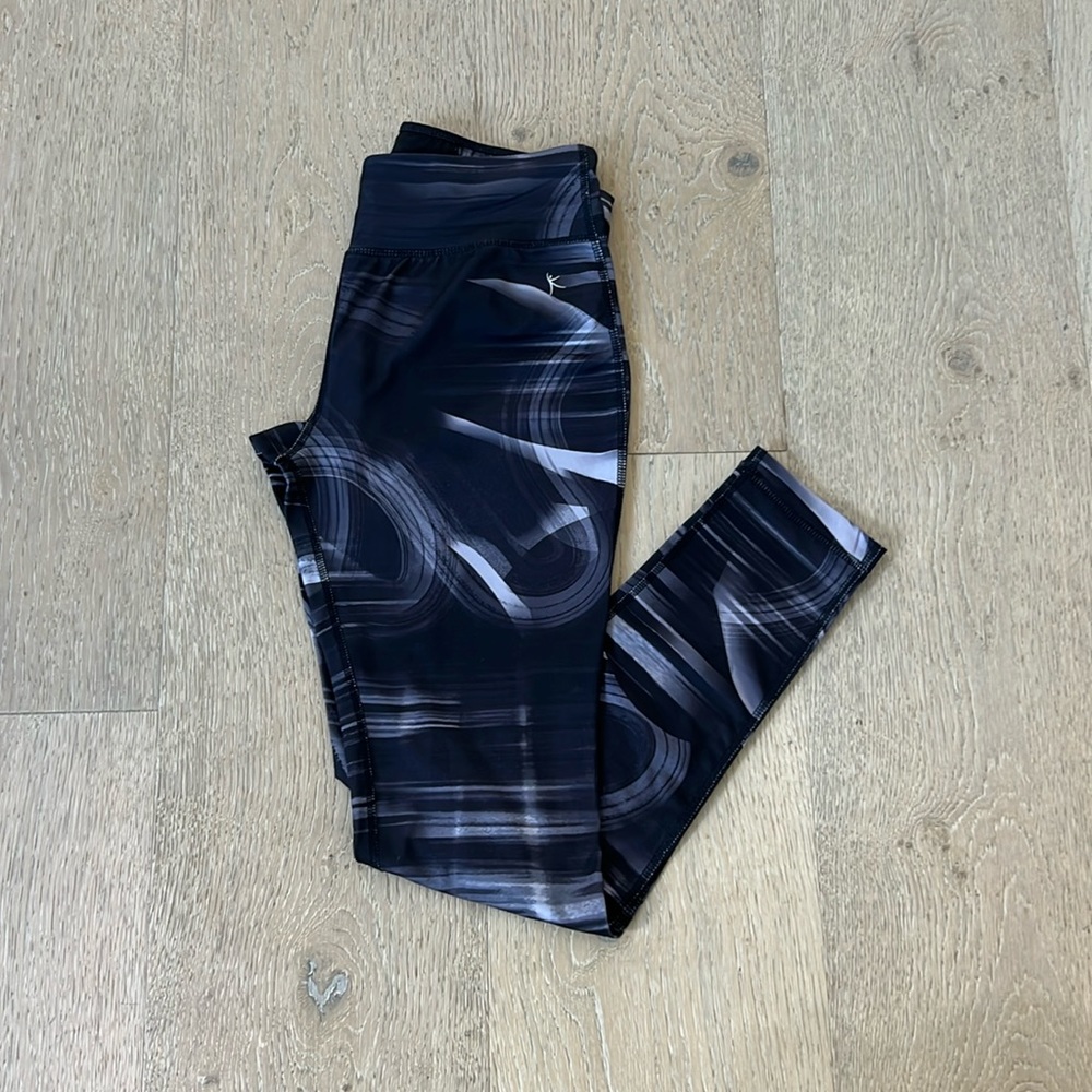 NWOT Small / Medium Leggings. Athletic Pants. Full Floor Ankle 7/8 Length.
